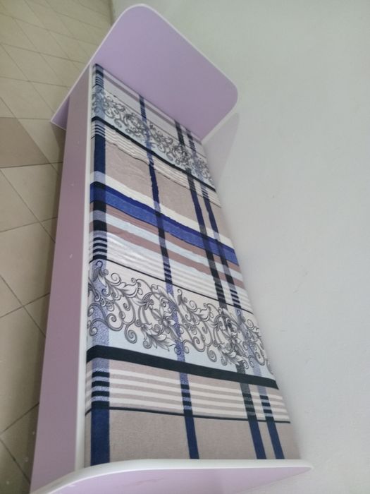 Диван тахта детский почти новый  дочке  кровать купили