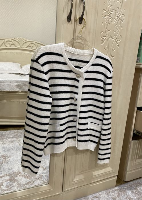 Все вещи по 2тыс тг, спортивка 4тыс