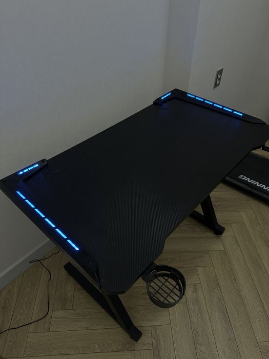 Игровой стол с подсветкой