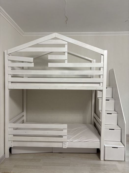 Продается Двухъярусная кровать