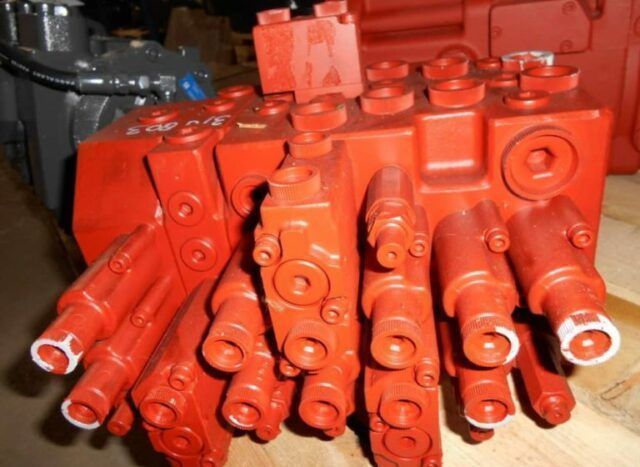 distribuitor hidraulic jcb js240