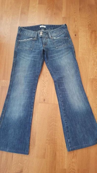 Blugi kookai evazati superbi pt o persoana scunda