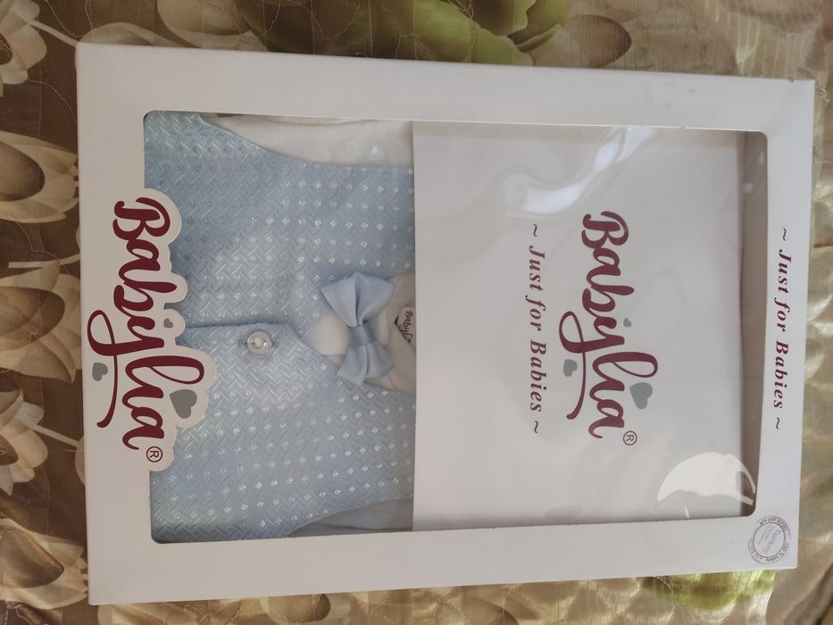 Продам костюмчик на выписку