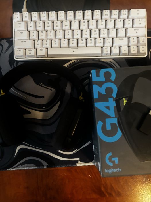Casti logitech G435