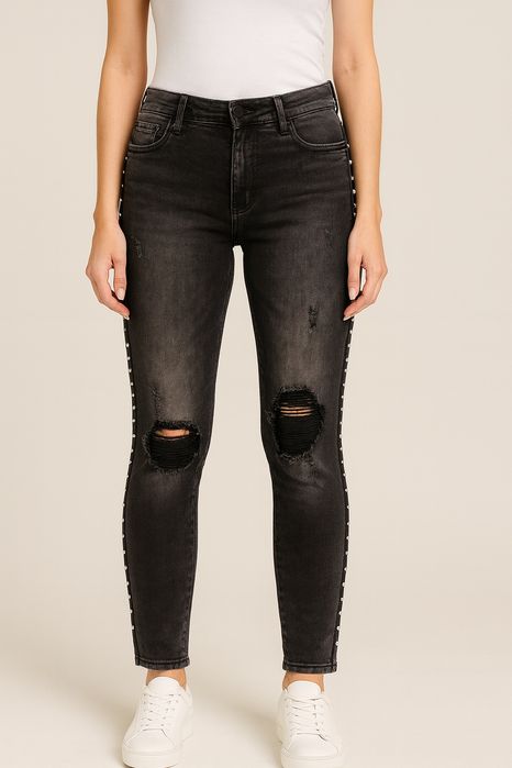 Дамски дънки с камъни и ефектни разкъсвания номер 48