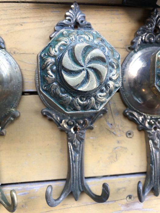 Старинна бронз месинг закачалка