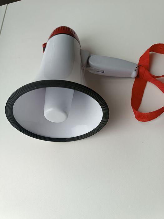 Мегафон със сгъваема дръжка 10w