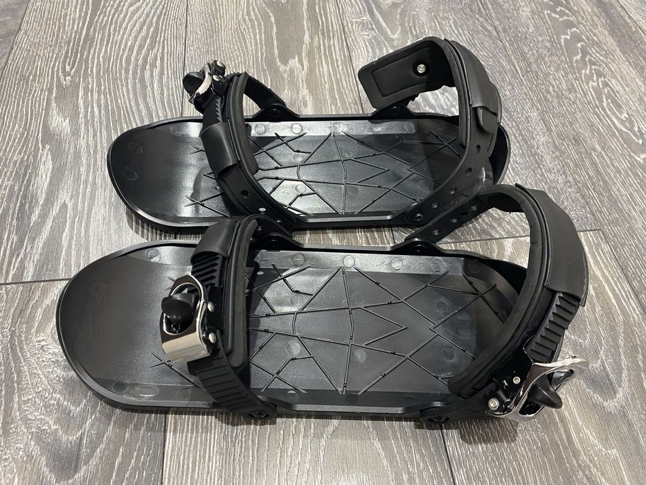 Mini schiuri, patine pentru zapada, sporturi de iarna