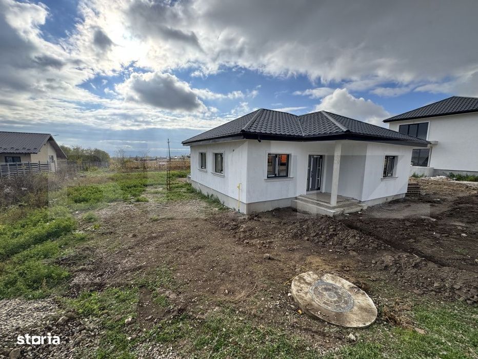 Casa parter, 81 mp utili, terasa  + carport, zona Plopeni