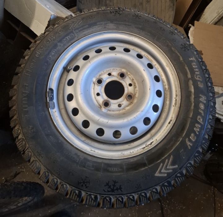 R13 175/70 диски с шипованной резиной