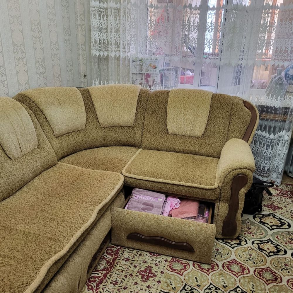 Продается диван угловой с креслом б/у