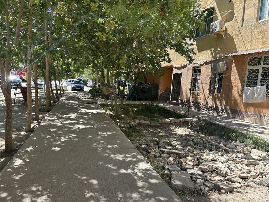 Dexqon bozari yonida 3xonali kv sotiladi