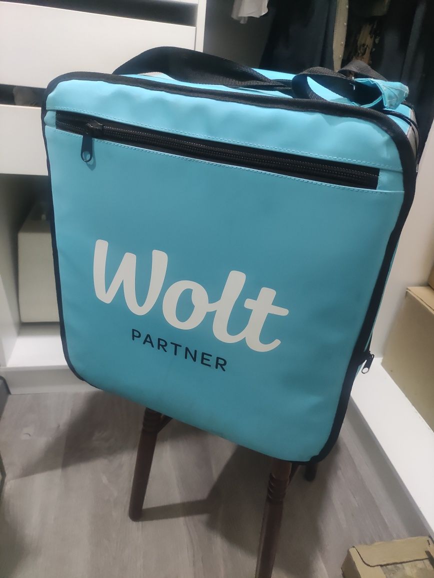 Продам термо сумку Wolt в отличном состоянии