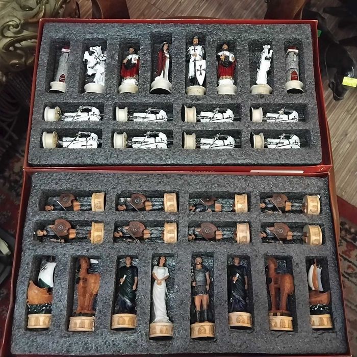 комплекти фигури за шах