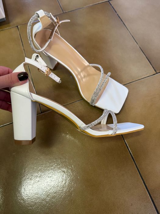 Нови обувки на ток