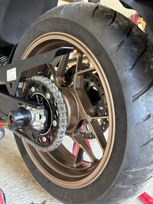 CF Moto 800nk Advanced