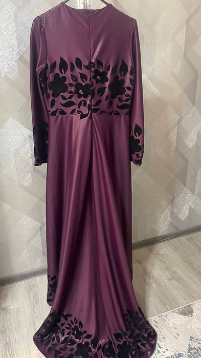 Вечернее платье со шлейфом