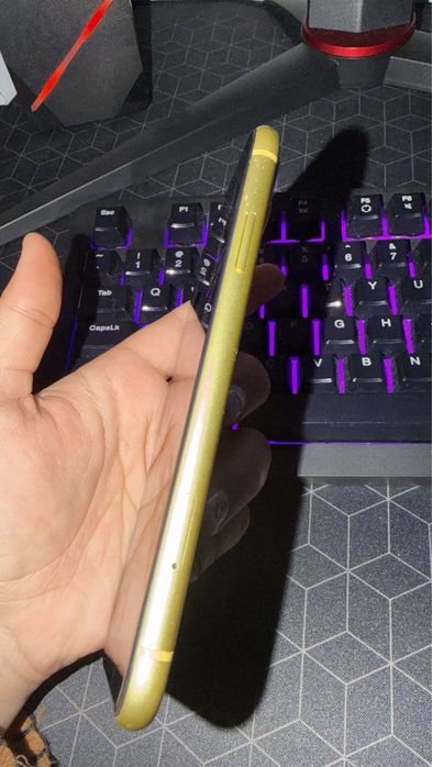 Iphone 11 cu defect spate