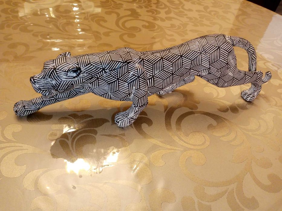 Новая статуэтка Леопард размер примерно 30см(коробка имеется)