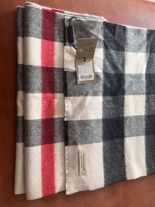 Eșarfă Burberry 100% Cashmere – Nouă cu etichetă, Made in Scotland