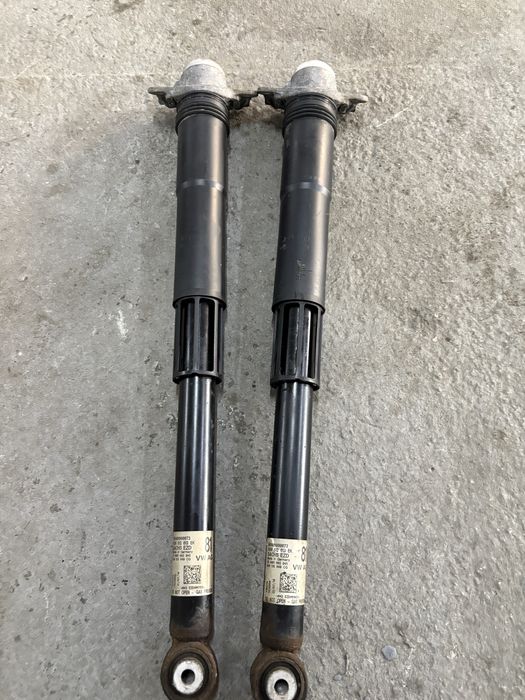 Set amortizoare spate VW Golf 7 stare f buna.