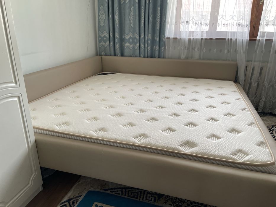 Продается большая кровать