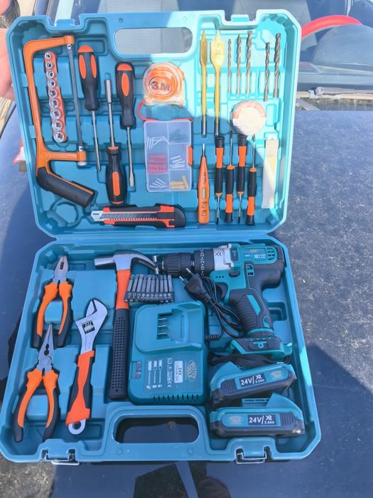 Vând trusă autofilentanta 2 bateri plus încărcare noua nouță