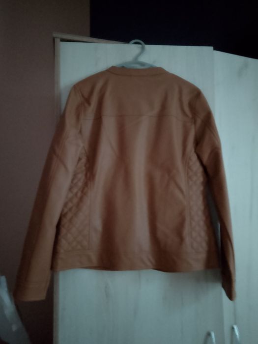 Дамско кожено яке