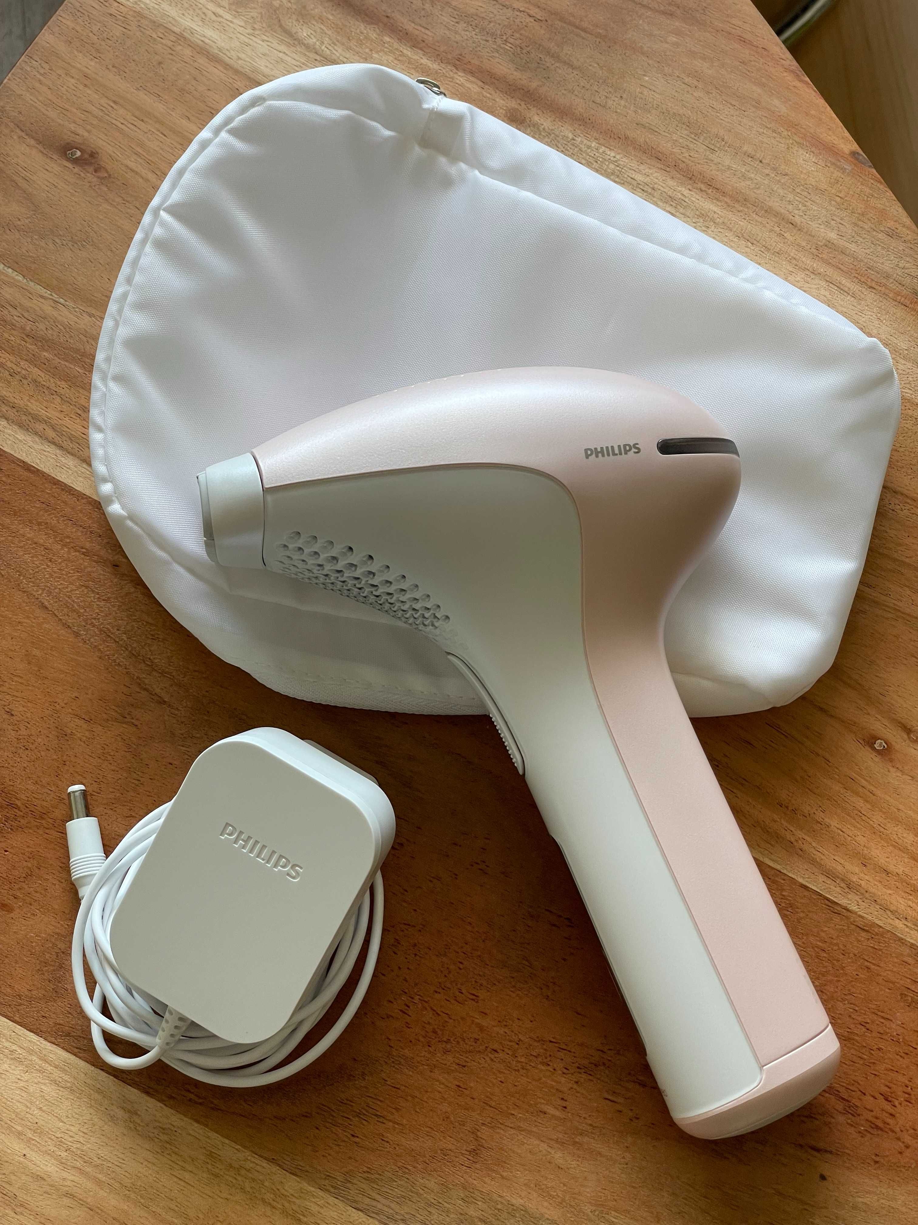 Фотоепилатор Philips Lumea SC2004