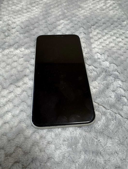 iPhone 11 64GB White – Работи отлично, реални снимки, по договаряне