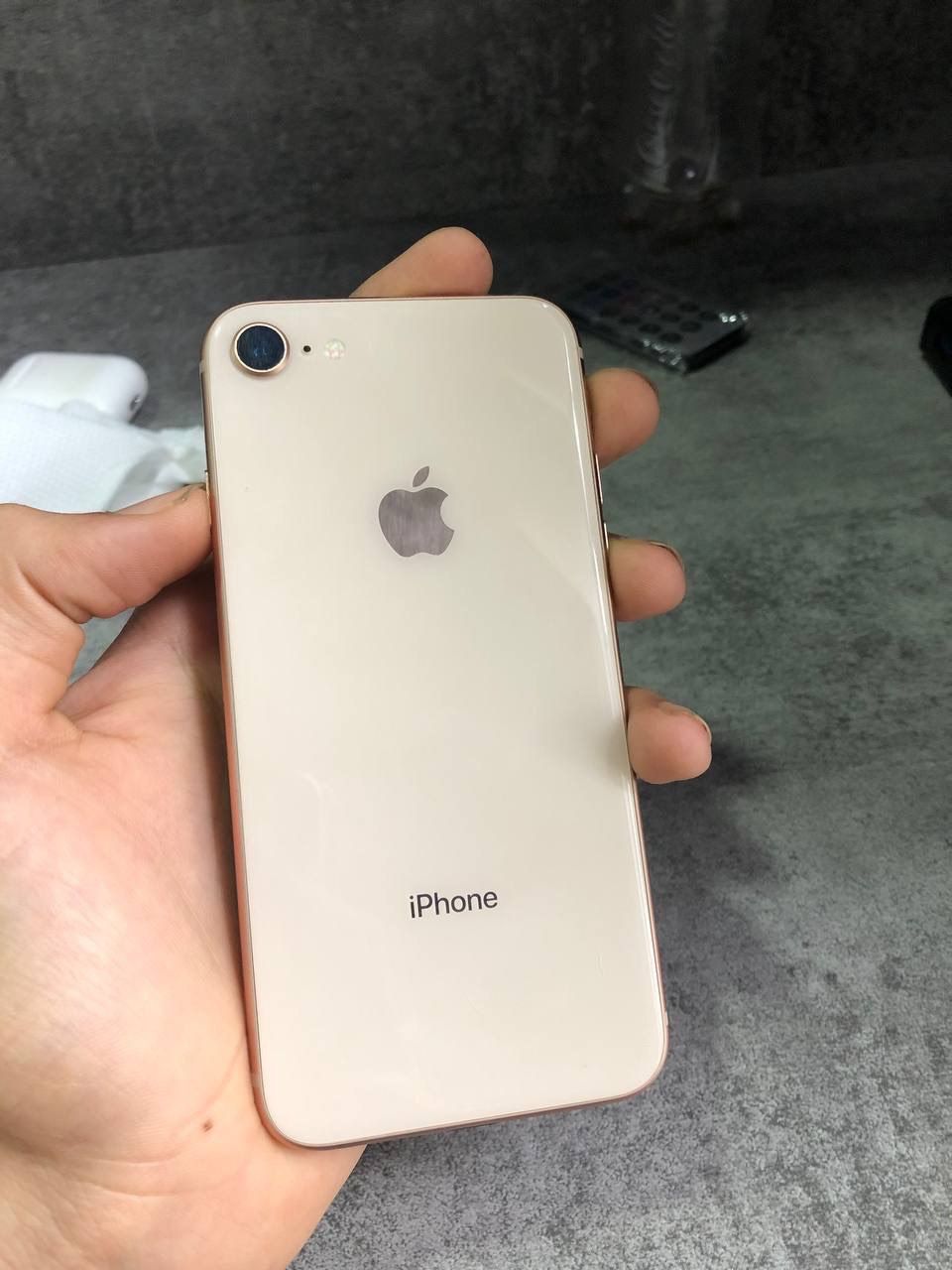 Iphone 8 gold 
Emkost 76 tro ton bor