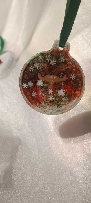 Елхичка от епоксидна смола