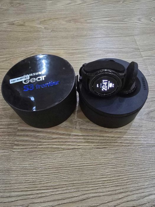 Gear s3 frontier в отличном состоянии