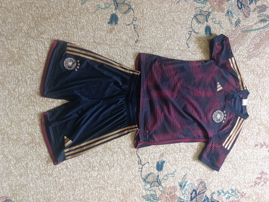Продам футбольную форму