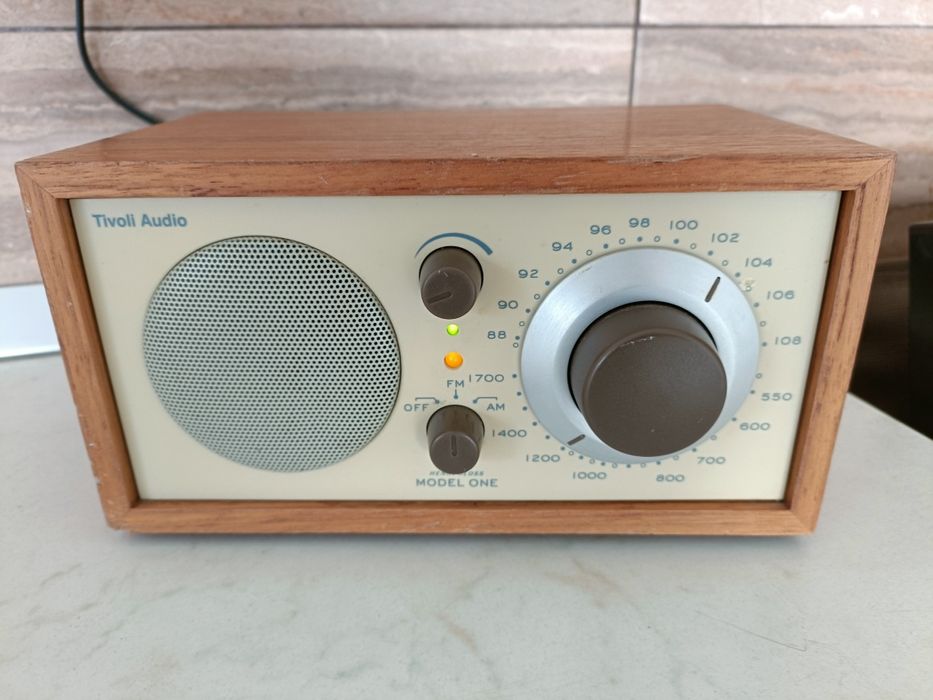 Tivoli audio model One,  FM / AM radio, perfect funcțional, sunet fb!