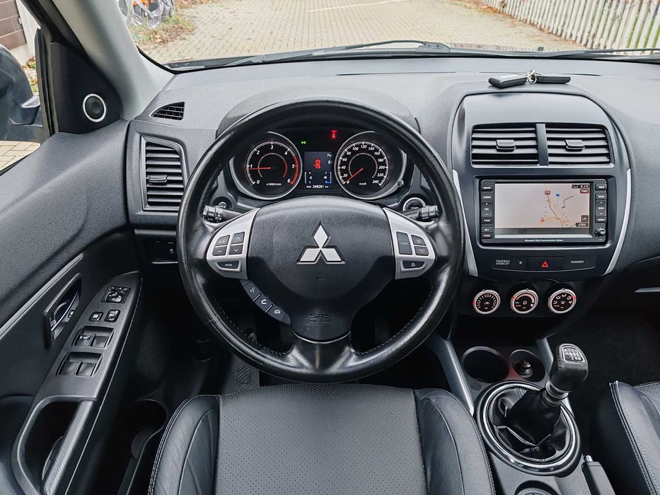 Mitshubishi ASX 1.8DiEuro5NaviPieleXenonPanoramicCmrMasalierInczScaune