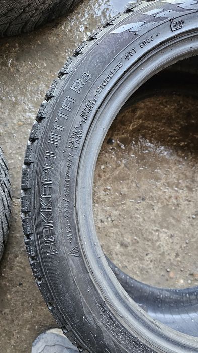 Зимние шины Nokian Hakkapeliitta R3 235/45 R17 
В отличном состоя