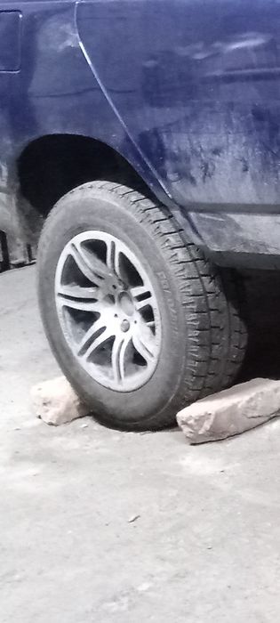 Продам шиный р13 Титанка4 шт и две покрышки зимний лепучка