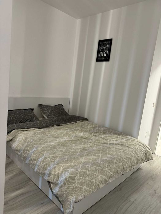 Ofer garsoniera spre inchiriat in Sky Garden Residence.