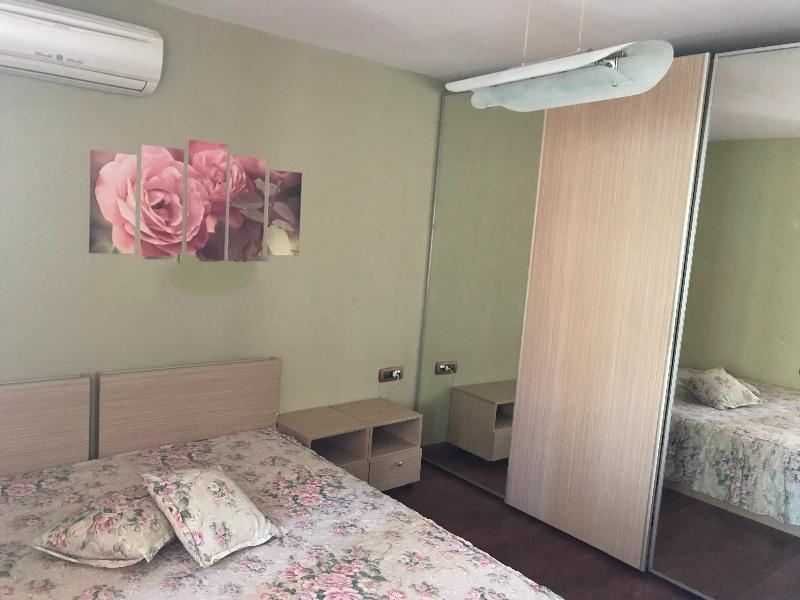 Дава се под наем Тристаен апартамент в София, Младост 4 - 116 кв.м за 525.3 € - Снимка #1