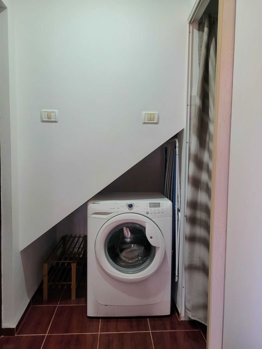 Inchiriez ap 1 cameră la villă