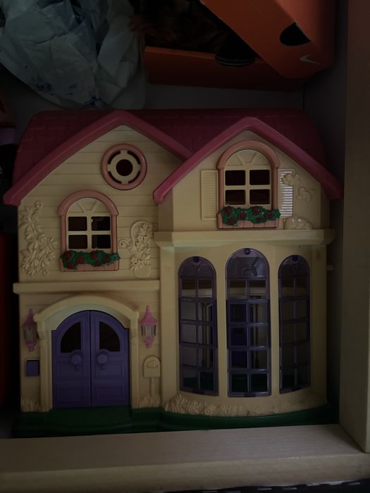 Къща за кукли и кола