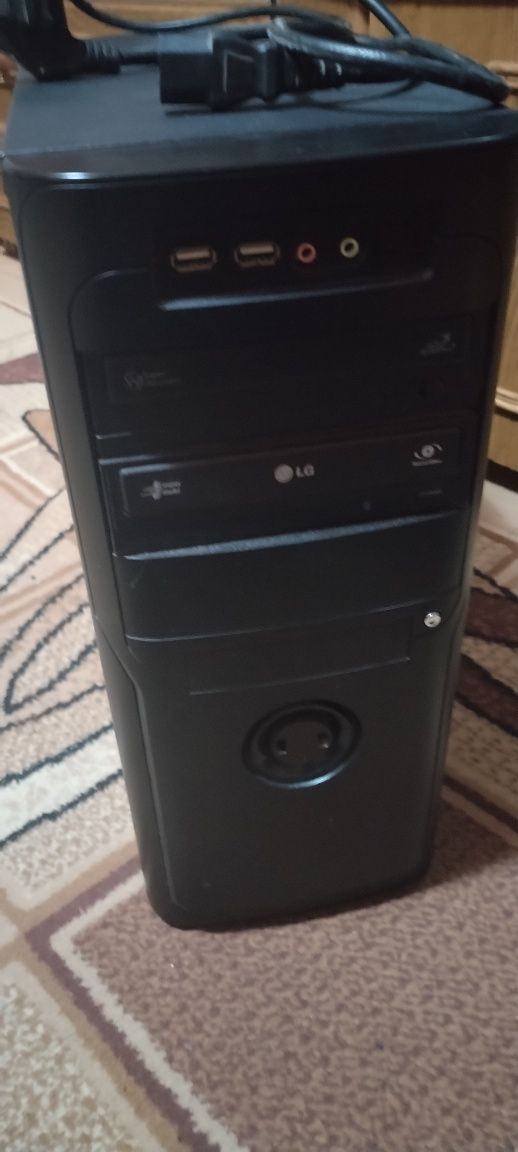 vand pc vechi (bun pentru copiii care sunt la inceput)