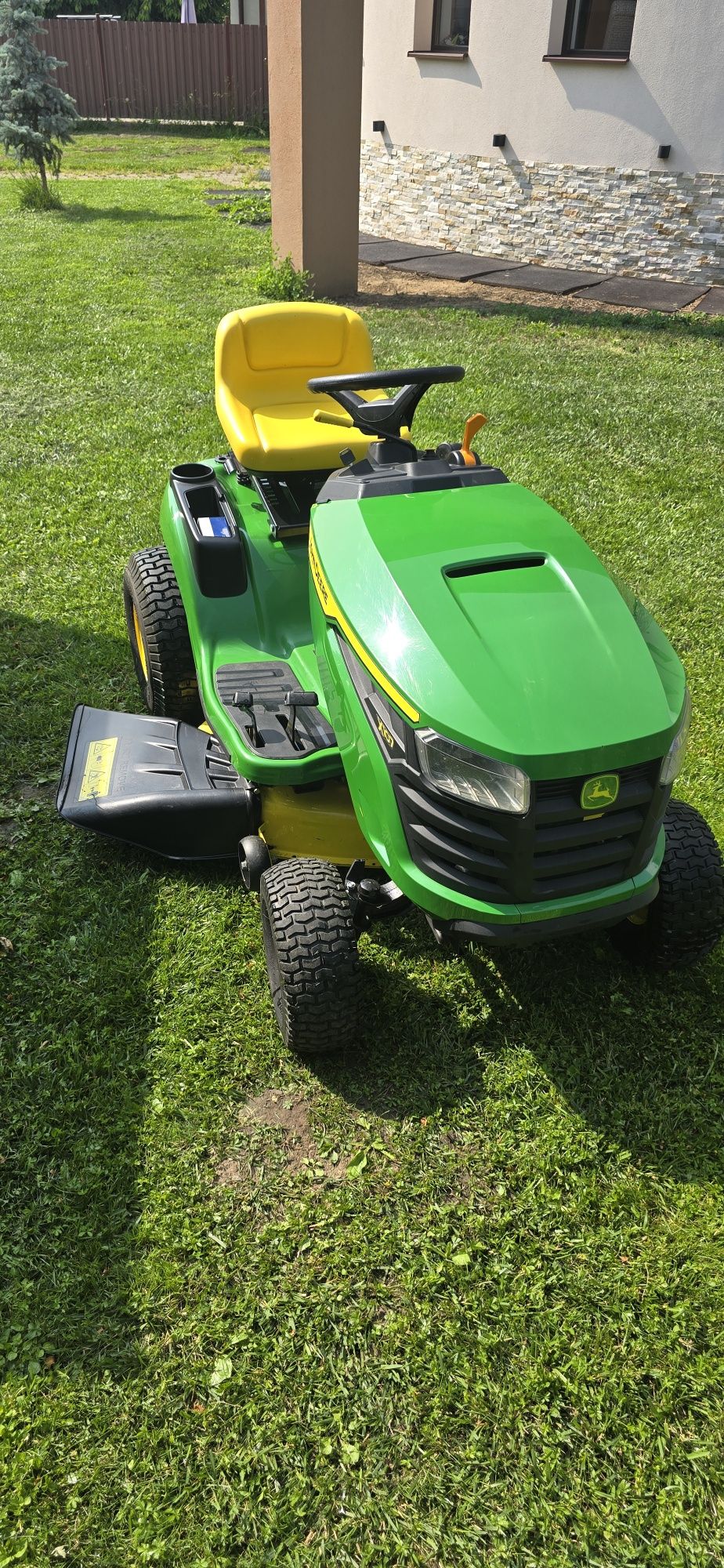 Tractoras gazon John Deere X107, cositoare iarba