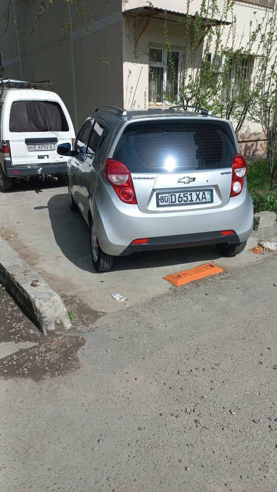 Машина сотилади.