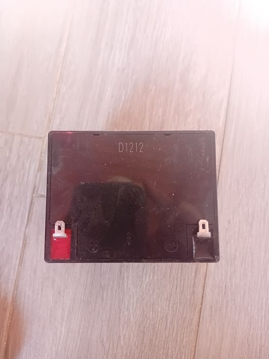 Vând acumulatoare de 5.5 ah și de 7 ah noi