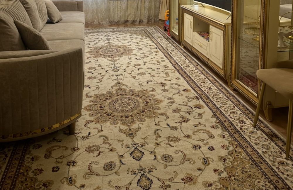 Продам ковер 2/5. В хорошем состоянии. В связи с переездом