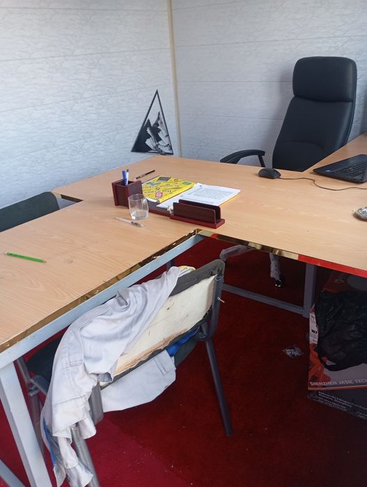 Офис контейнер дан ясалган