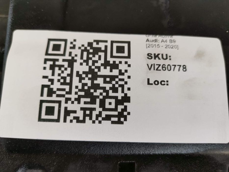 Ауди А4 Б9 / Audi A4 B9 [ - ] Оригинална предна решетка в добро състоя