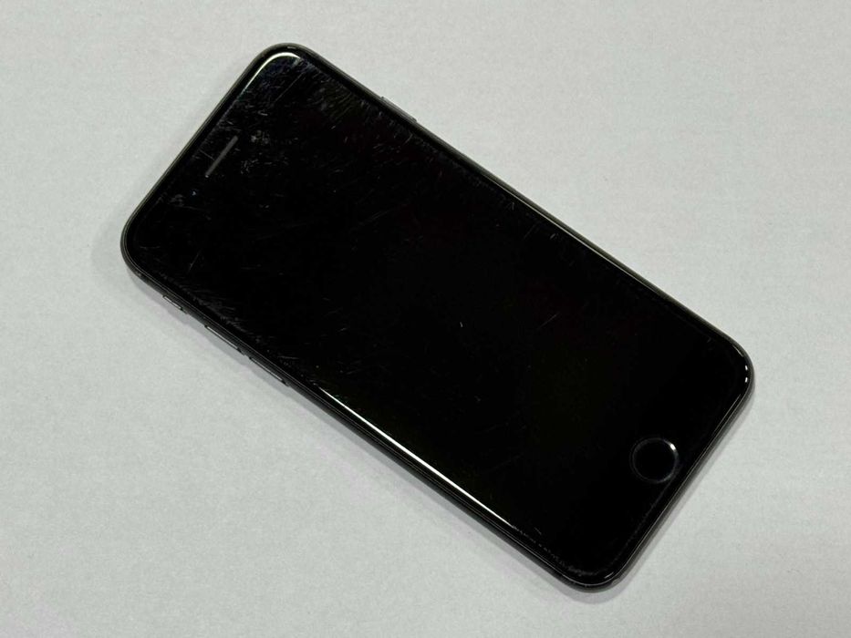 Apple iPhone 8 64GB 75%bh / пукнат гръб